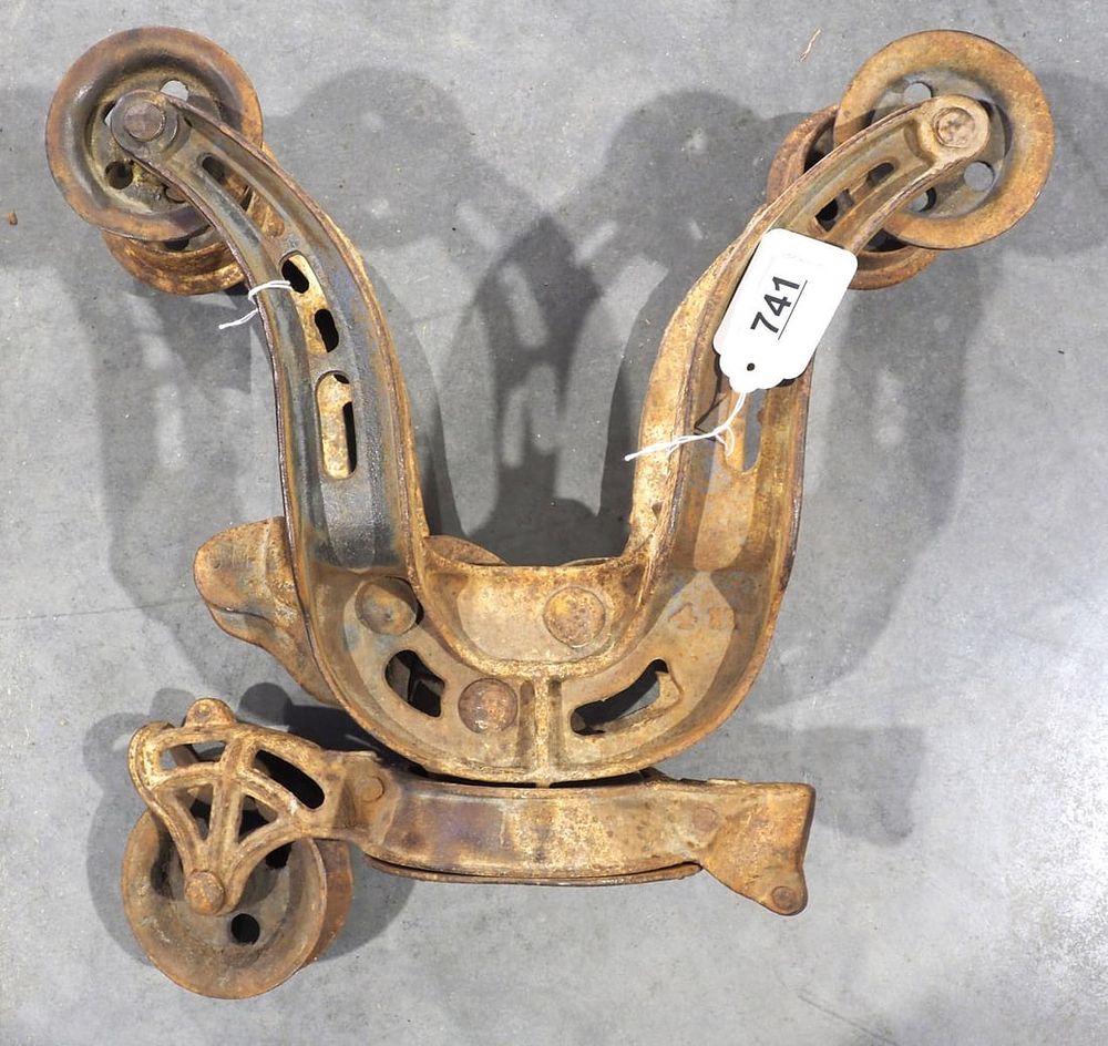 Lot 741: HHF no name Tiger series hay carrier