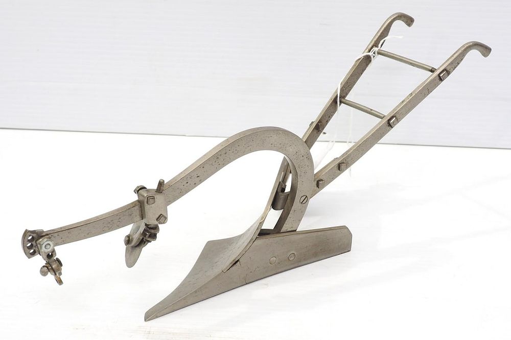 Lot 816: Salesman sample 1-bottom plow walking plow