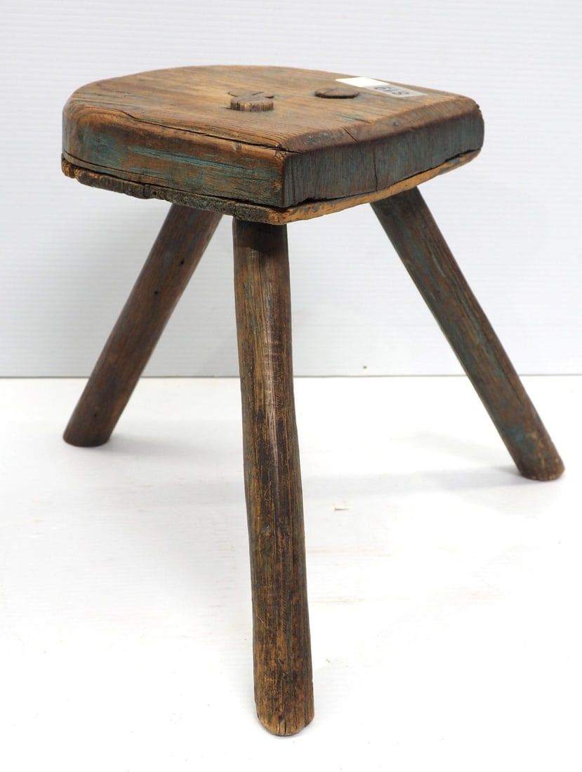 Lot 819: 3-legged milk stool