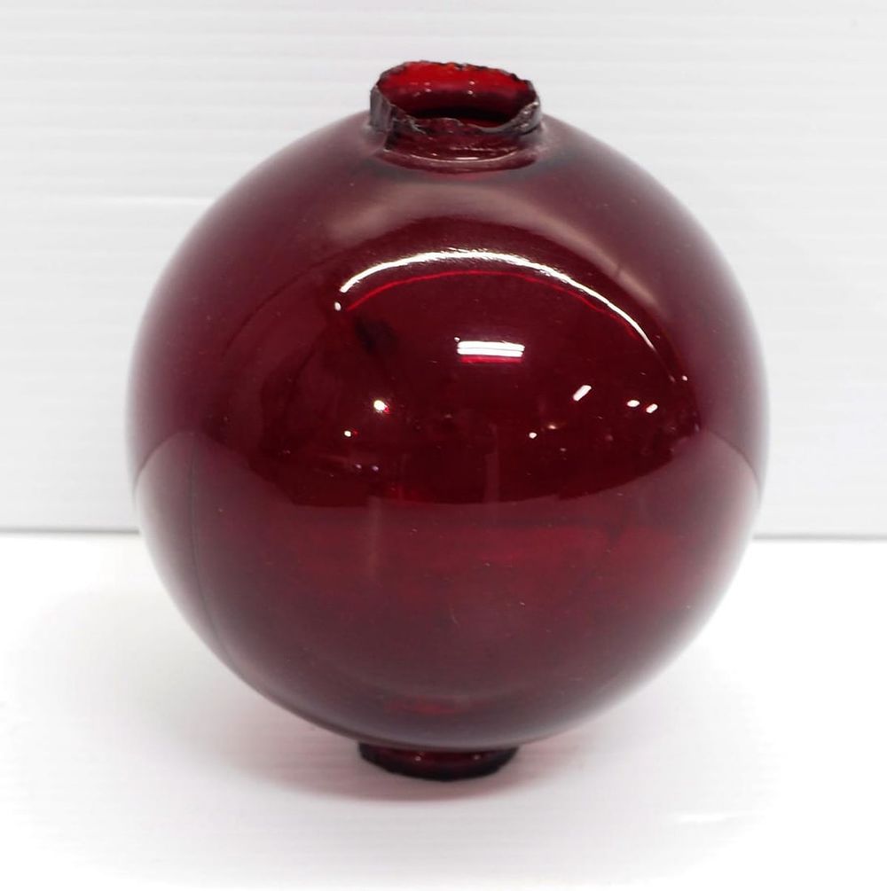 Lot 895: Blood red lightning rod ball