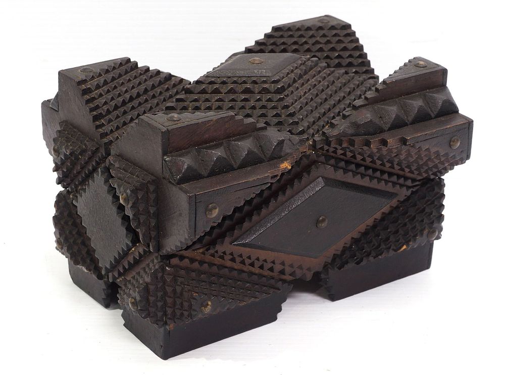 Lot 1063: Wooden tramp art box