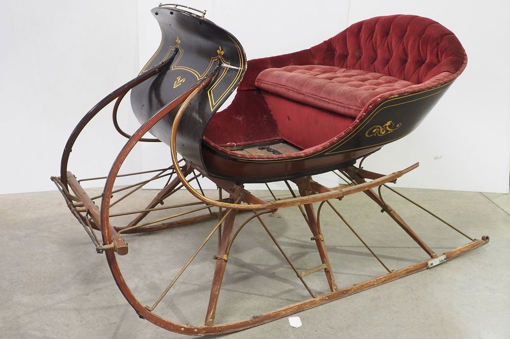 Lot 1245: Horse-drawn sleigh