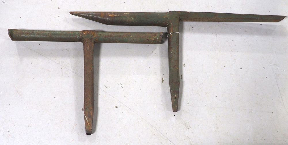 Lot 1503: Anvil hardies