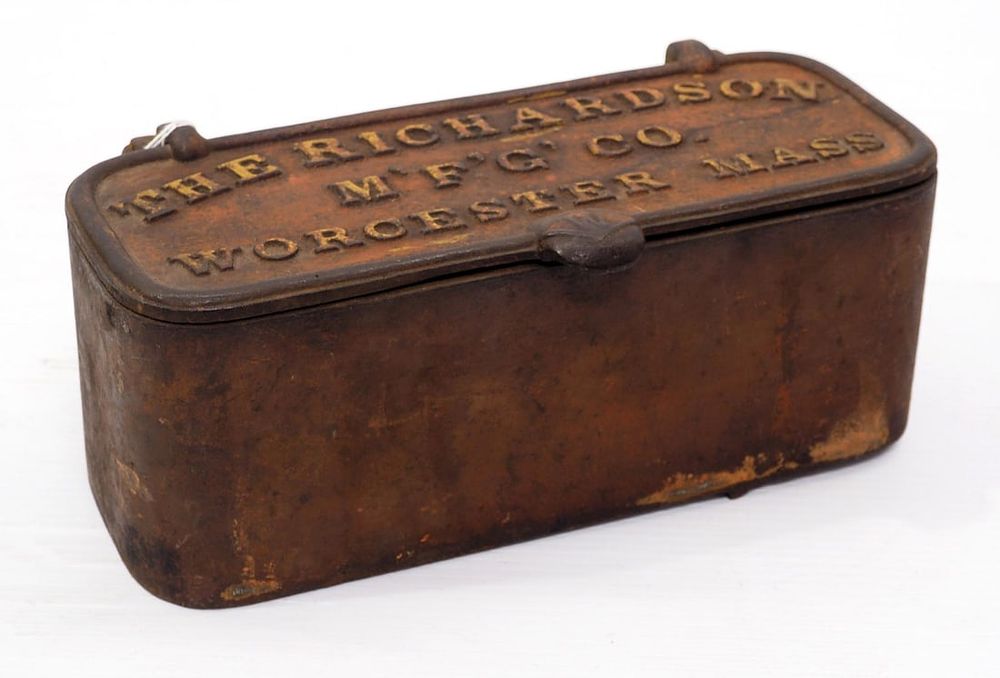 Lot 1778: The Richardson Manufacturing cast iron box
