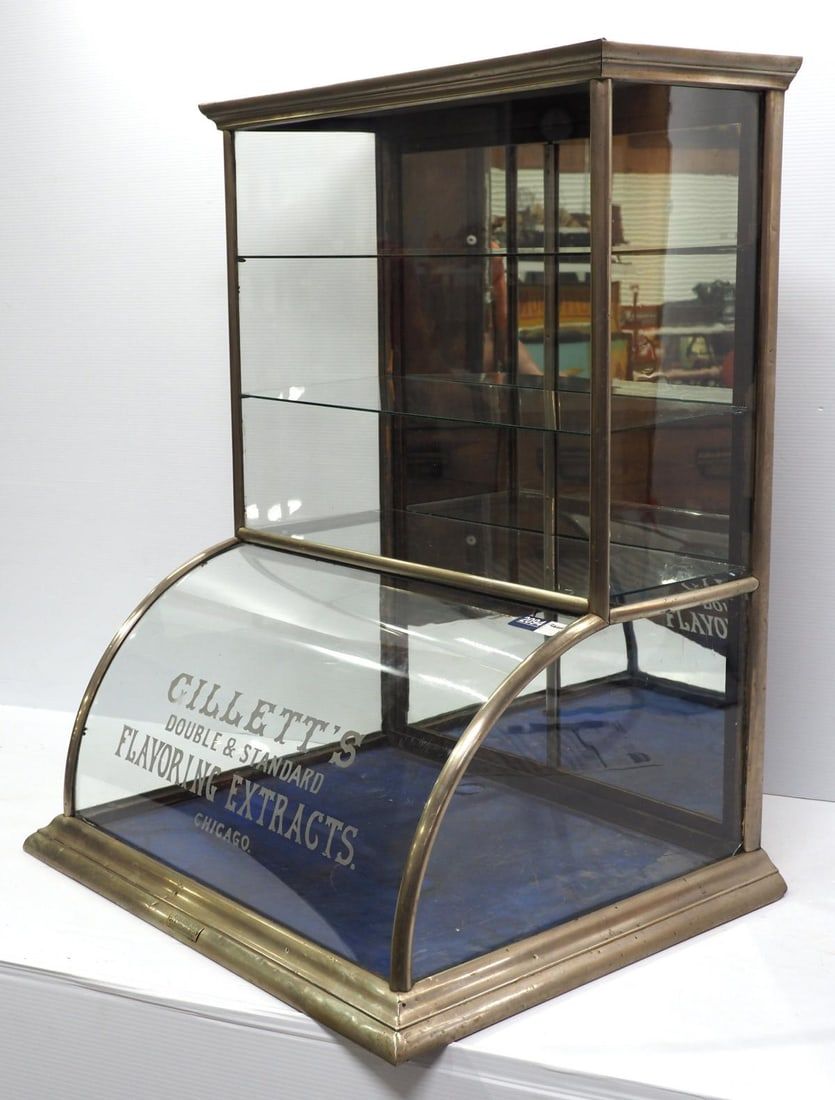 Lot 2094: Curved front countertop showcase
