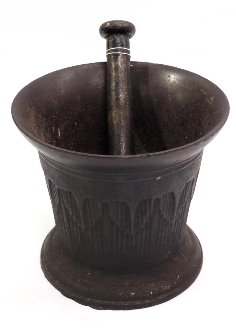 Lot 2156: Cast iron mortar & pestle