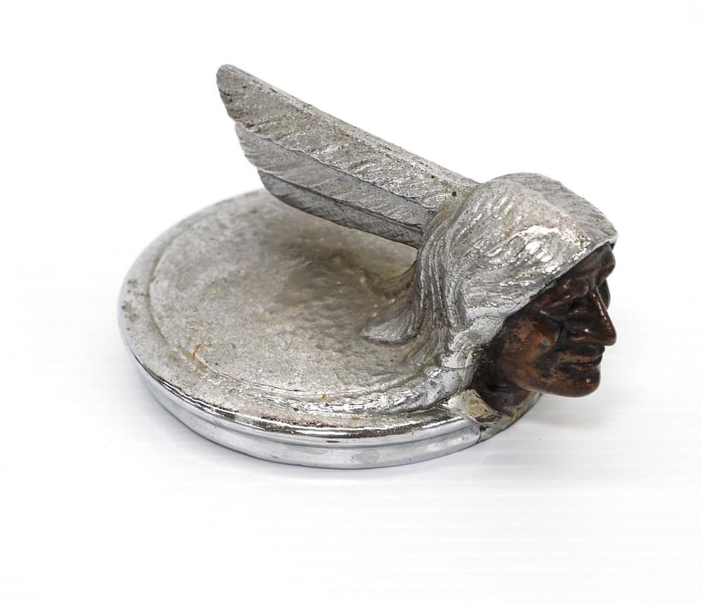 Lot 2428: 1929 Pontiac radiator cap