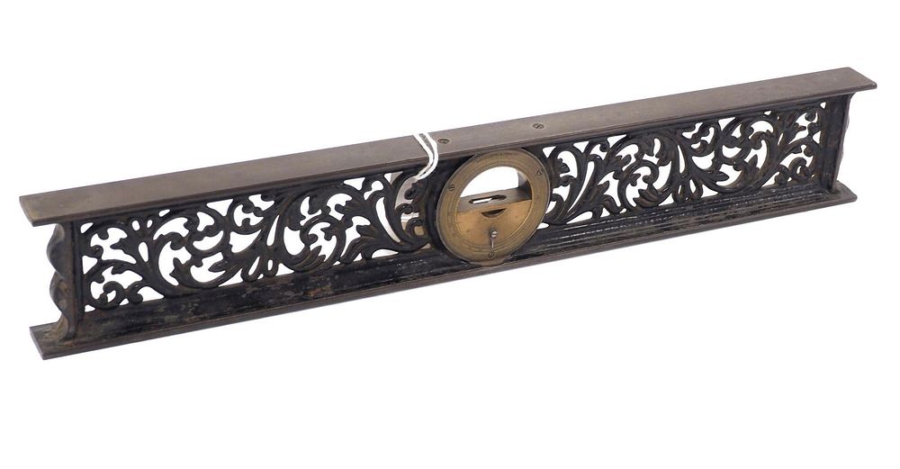 Lot 515: 18" Davis Level Co. cast iron Inclinometer