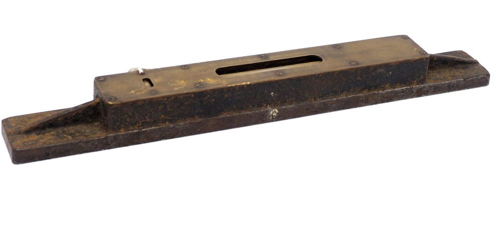 Lot 527: 18" Queen-Gray Co. Bench Plumb & Level