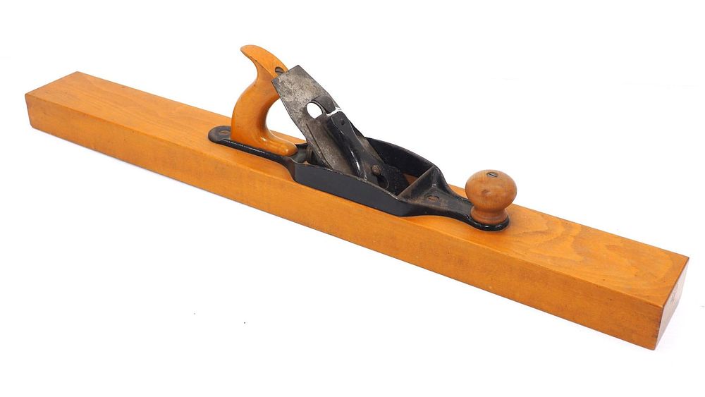 Lot 552: 30" Stanley No.34 Prelateral Jointer Plane