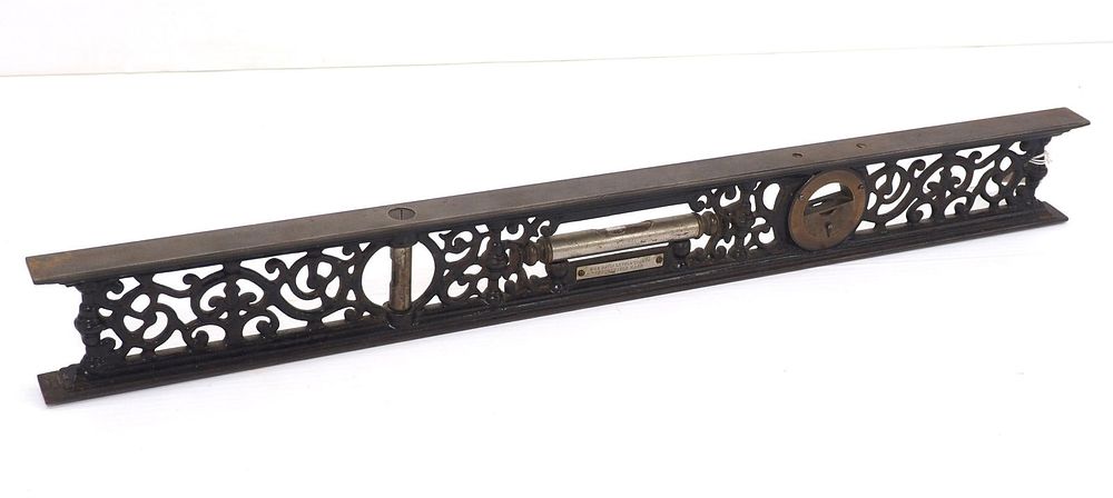 Lot 570: 24" The Davis Level & Tool Level & Inclinometer