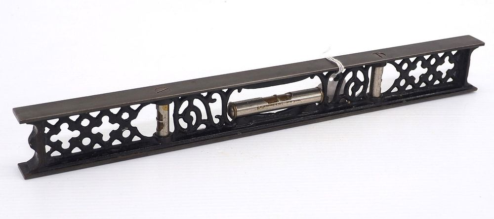 Lot 599: 18" CE Jennings Double Plumb & Level