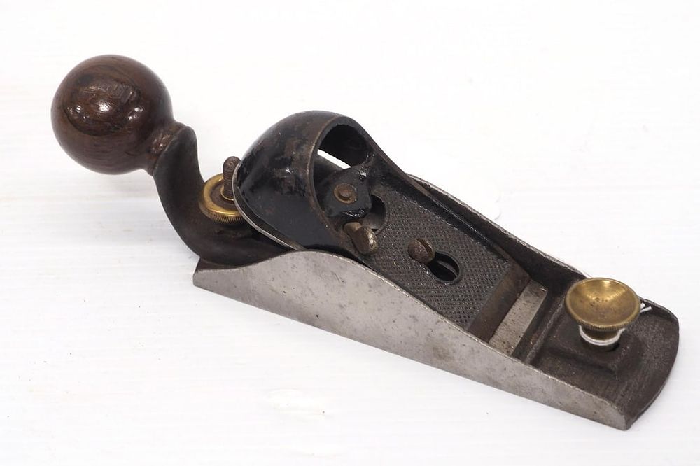 Lot 690: Early block plane