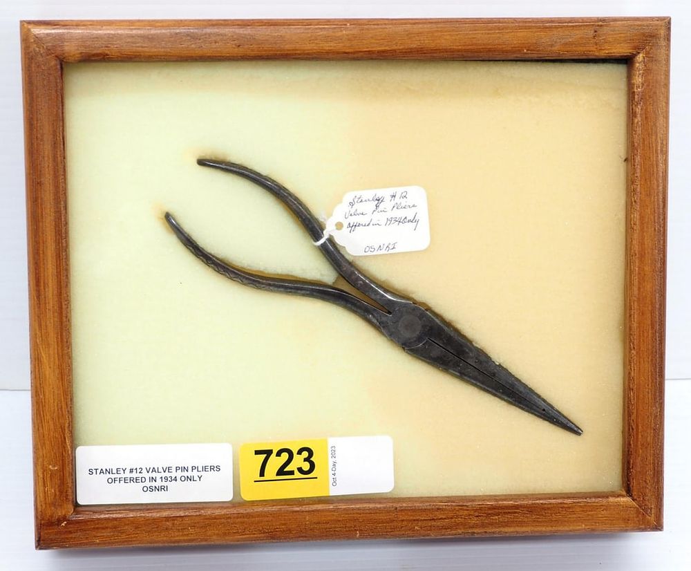 Lot 723: Stanley No.12 Valve Pin Pliers