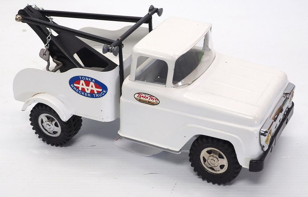 Lot 8: Tonka Toys AA Wrecker Truck