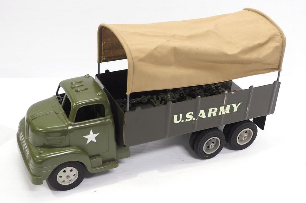 Lot 19: Marx US Army Truck
