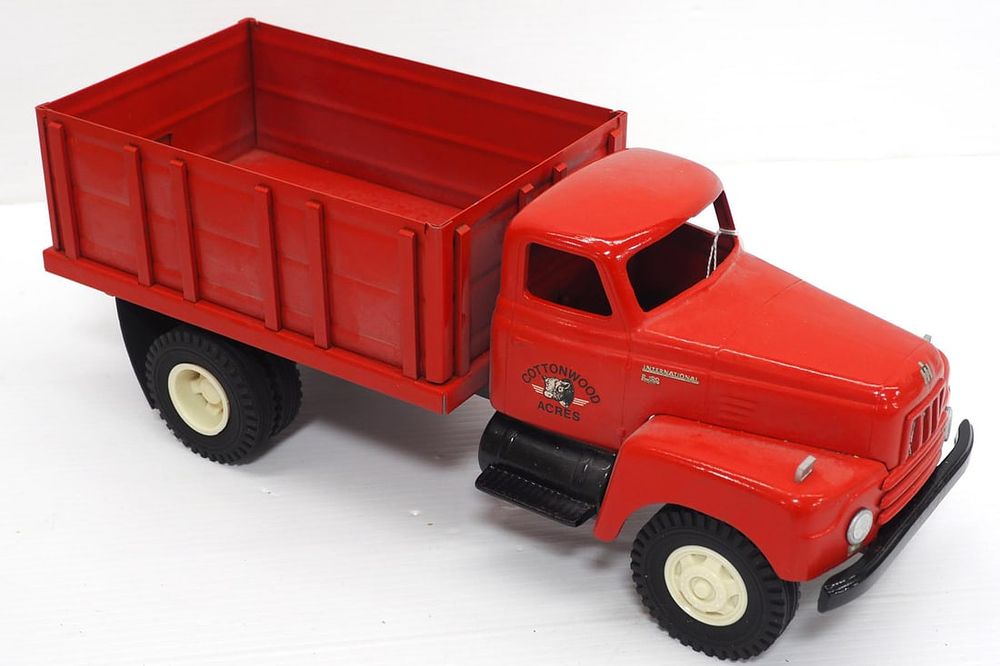 Lot 283: Cottonwood Acres Farm truck