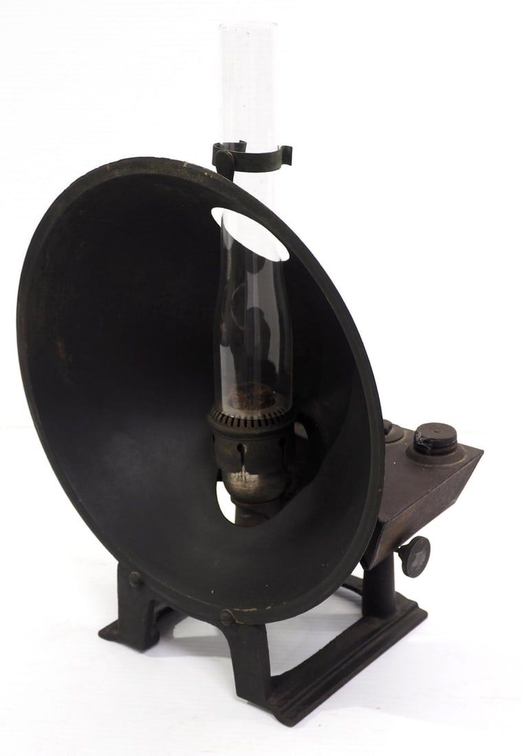 Lot 69: Railroad kerosene lamp