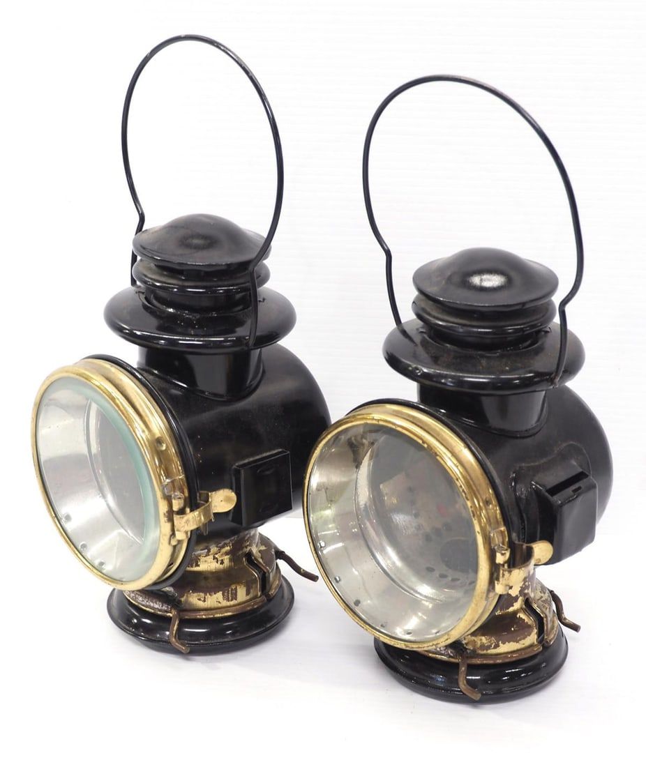 Lot 140: Pair of kerosene auto or carriage lamps