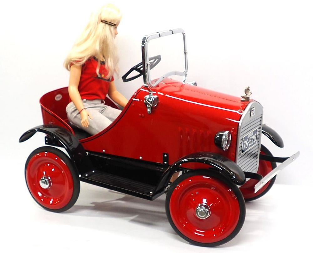Lot 221: Steelcraft Buick pedal car