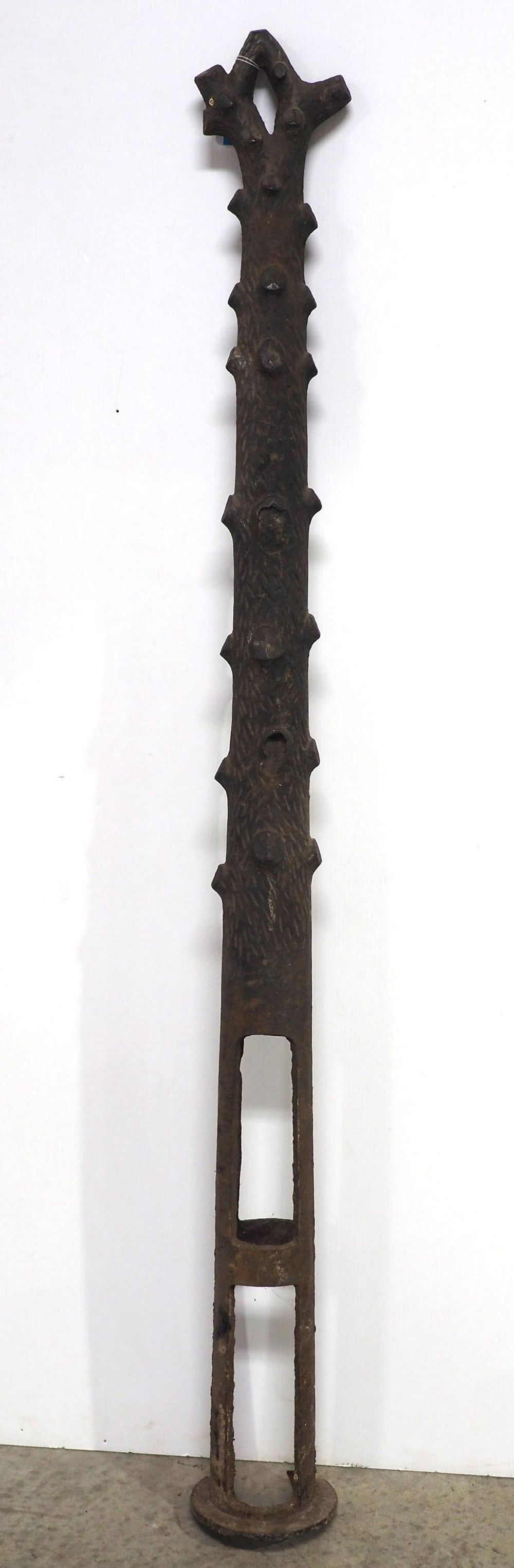 Lot 264: Cast iron tree branch hitching post