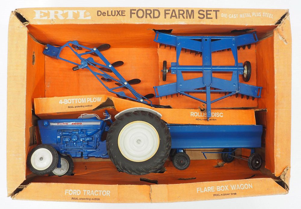 Lot 3: Ertl DeLuxe Ford Farm Set #803