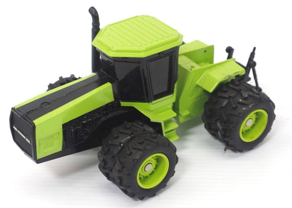 Lot 33: Ertl Cougar 1000
