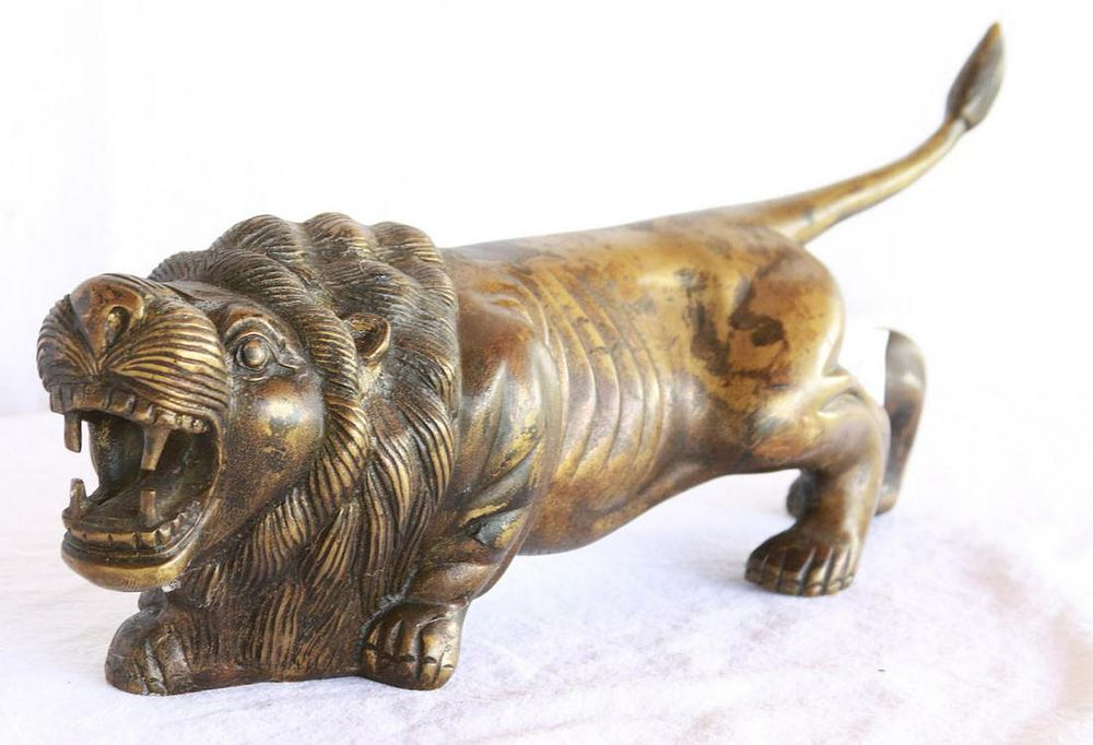 Lot 1015: Bronze 16" Lion
