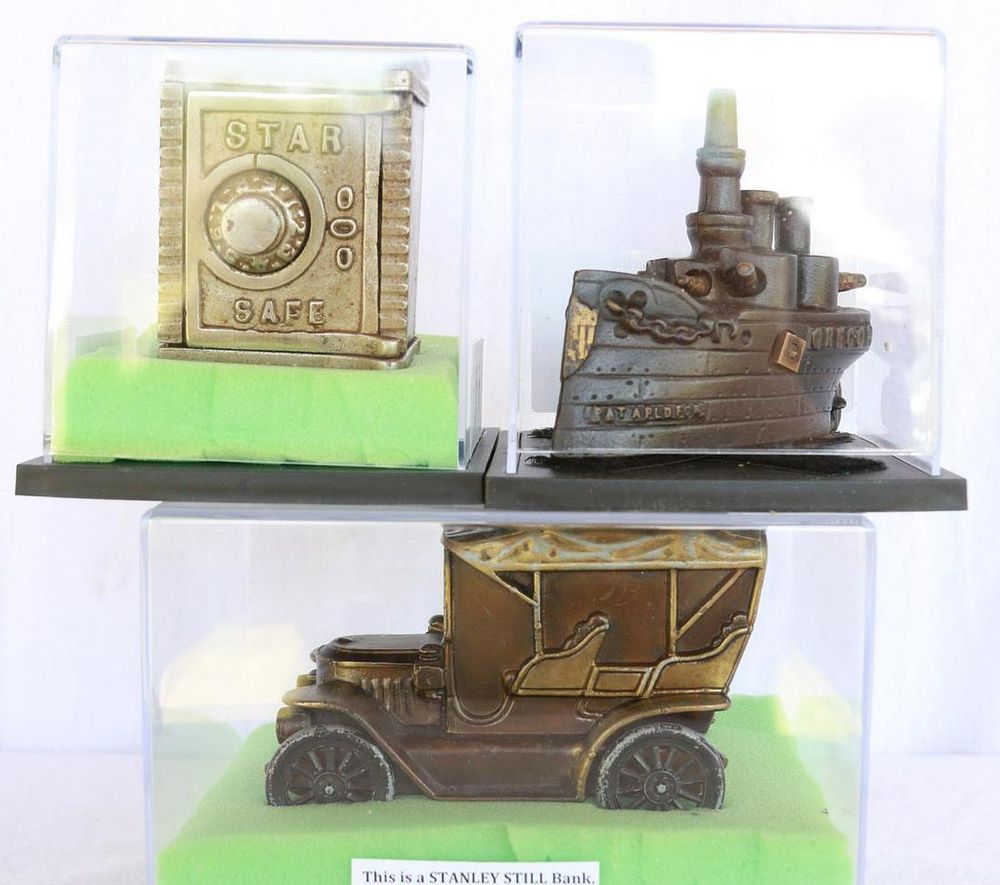 Lot 1041: (3) Banks