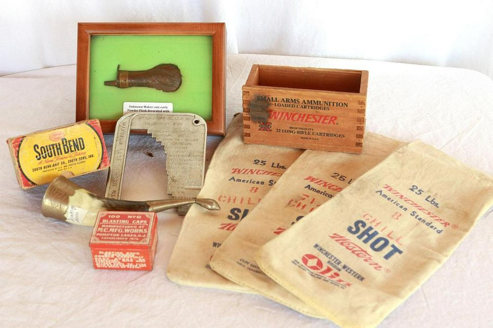 Lot 1053: Group of Gun Items