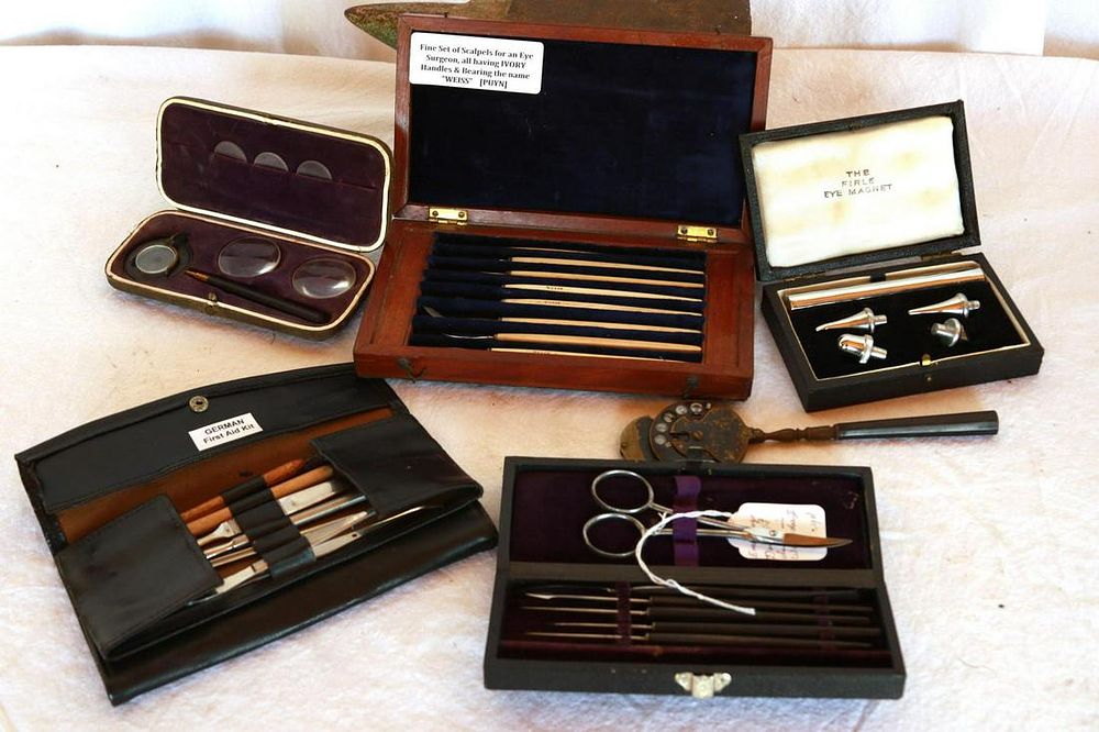 Lot 1054: Group of Medical Items