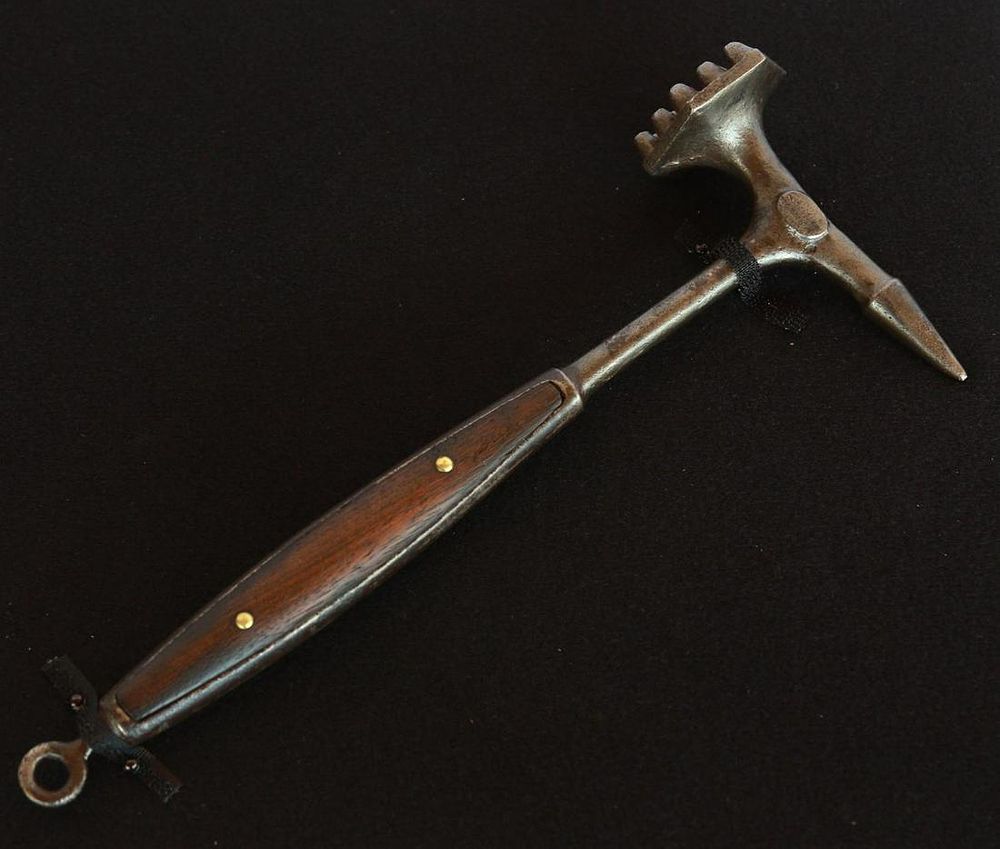 Lot 1070: Konklin Kitchen Tool by Stanley