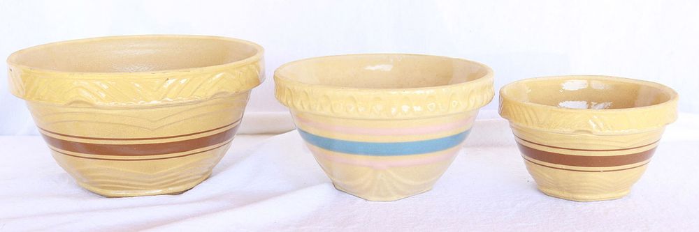 Lot 1085: (3) Graduated Mixing Bowls