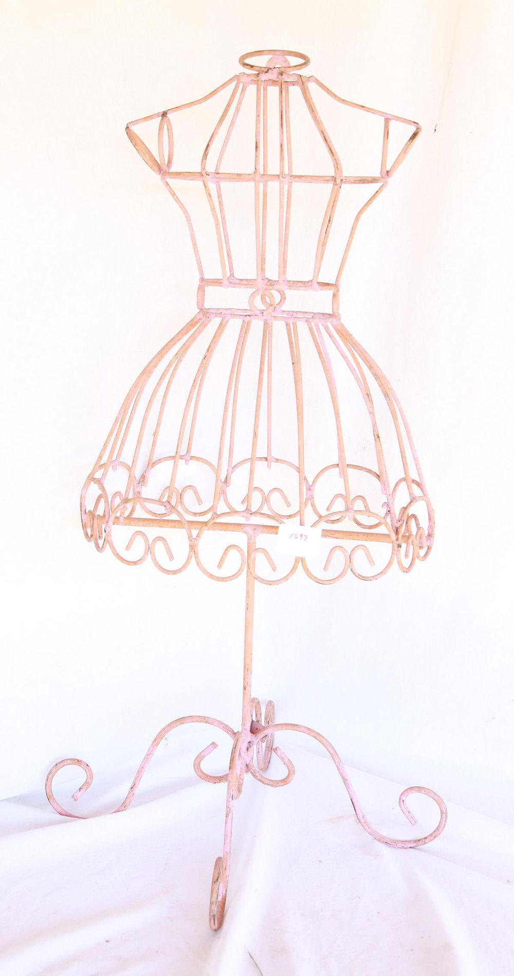 Lot 1097: 30" Metal Dress Form