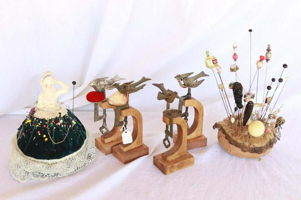 Lot 1099: Pin Holders & Sewing Birds
