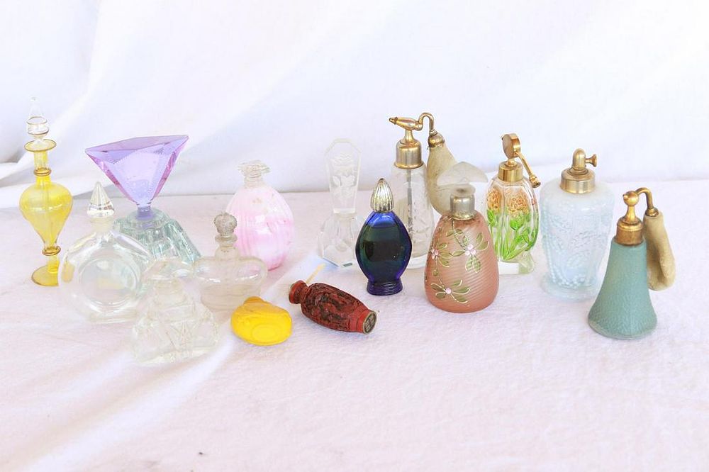 Lot 1100: (15) Victorian Perfume Bottles