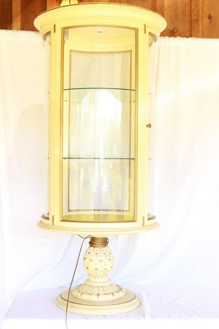 Lot 1101: Round Glass Lighted Vitrene