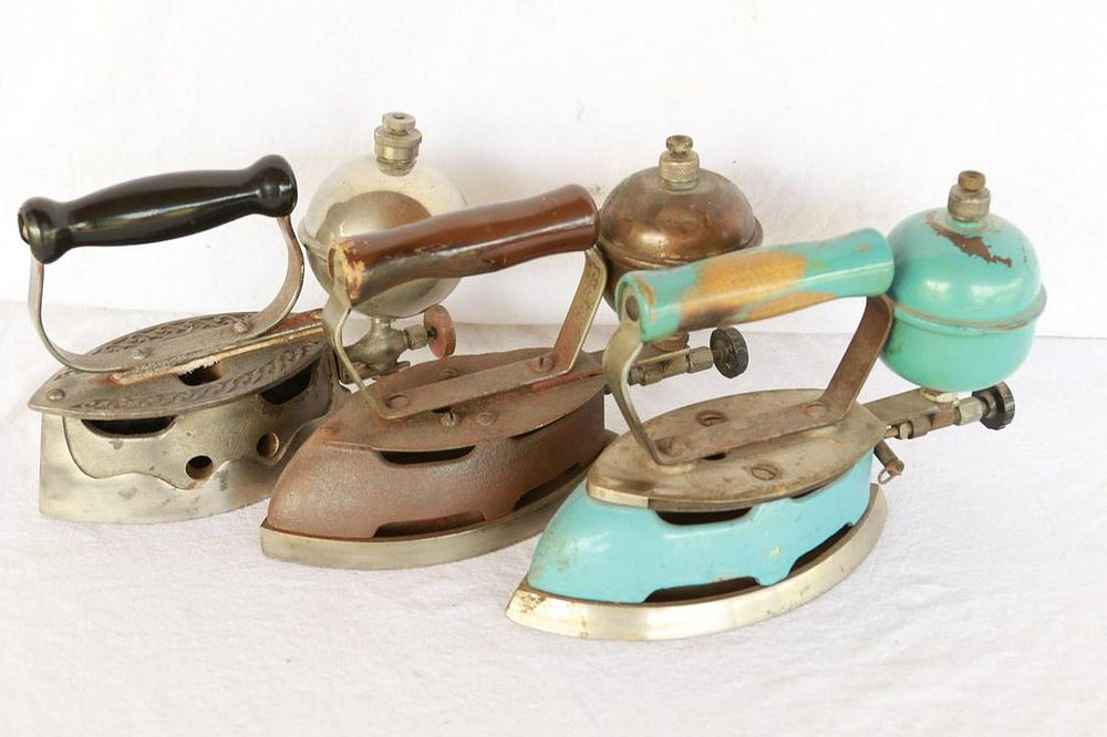Lot 1166: (3) Steam Irons