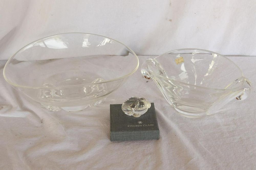 Lot 1182: (3) Pieces Steuben
