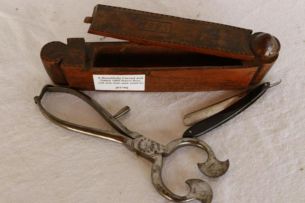 Lot 1203: Sugar Nippers / Razor Box
