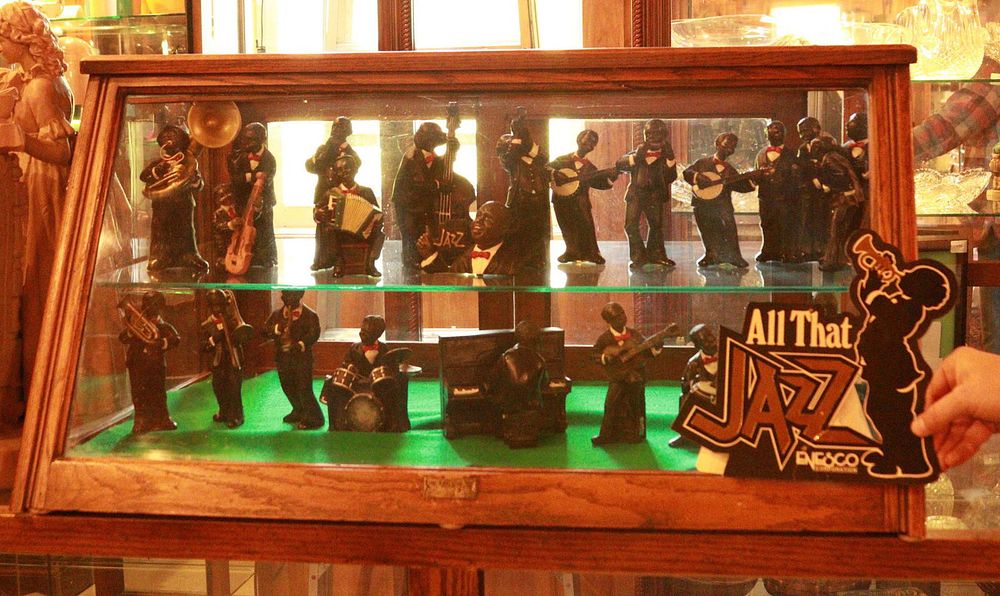 Lot 1204: (21) All That Jazz Figurines