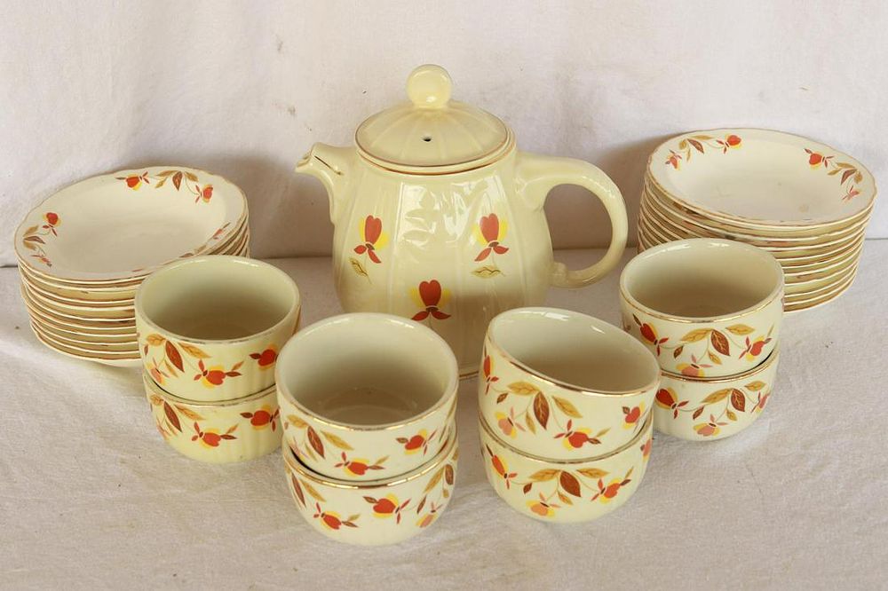 Lot 1218: Autumn Leaf Dishes