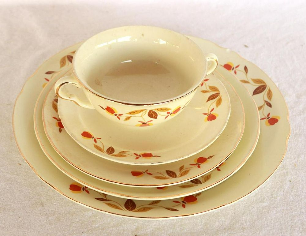 Lot 1220: Autumn Leaf Dishes