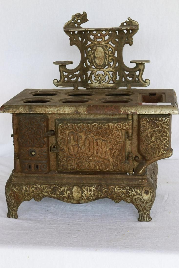 Lot 1319: Globe Kenton Brand Childs Stove