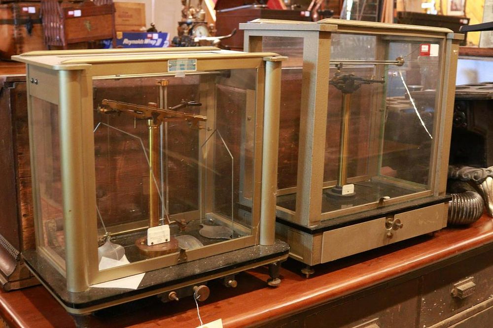 Lot 1330: (2) Scientific Scales