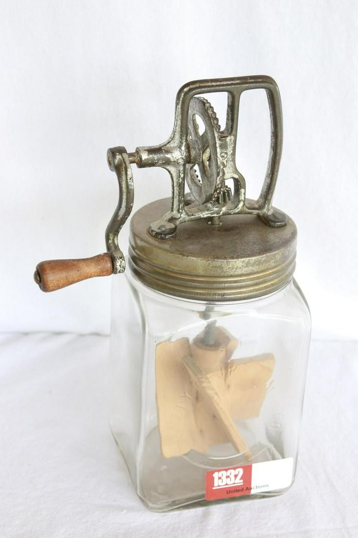 Lot 1332: Signed Dazey #20 2qt Glass Butter Churn