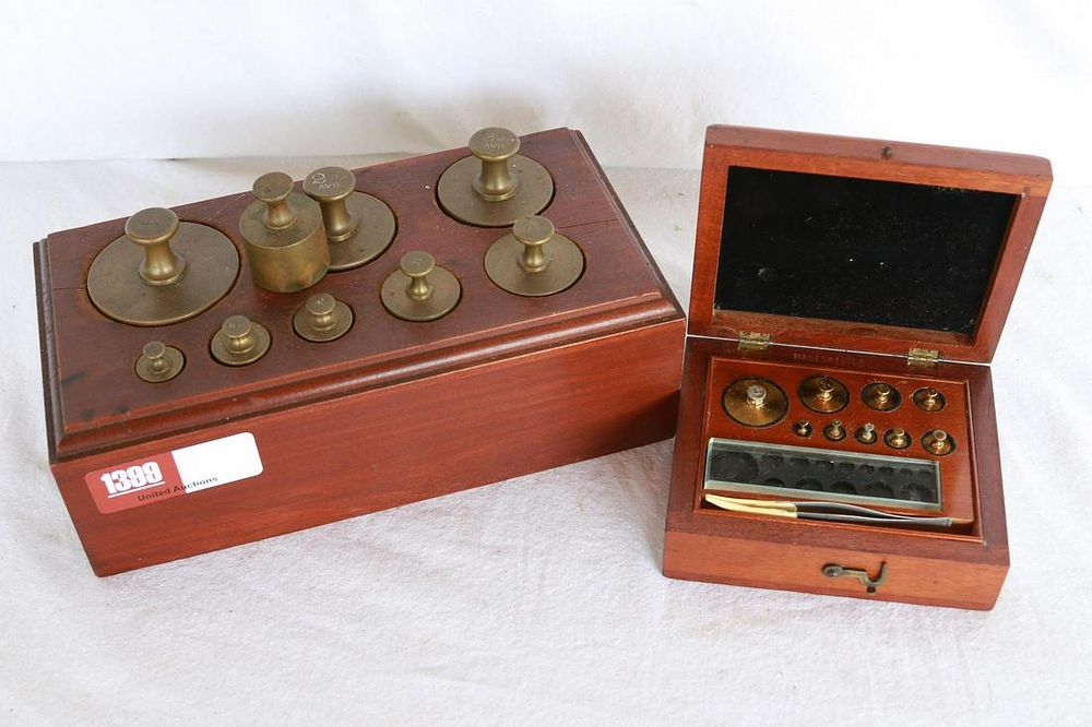 Lot 1399: Various Brass Scale Weights