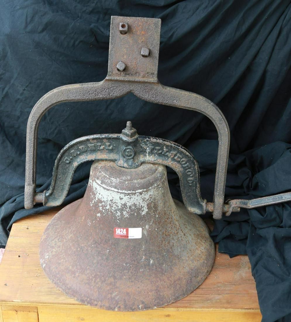 Lot 1424: C.S. Bell Hillsboro Cast #3 Farm Bell