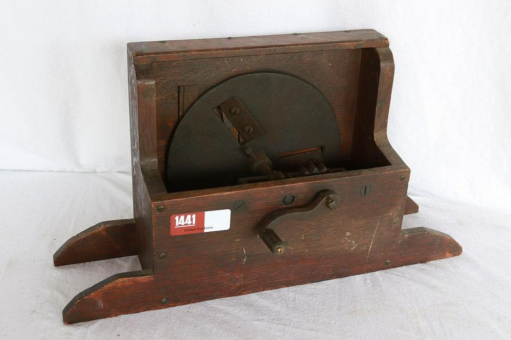 Lot 1441: Early Oak Pea Trimmer