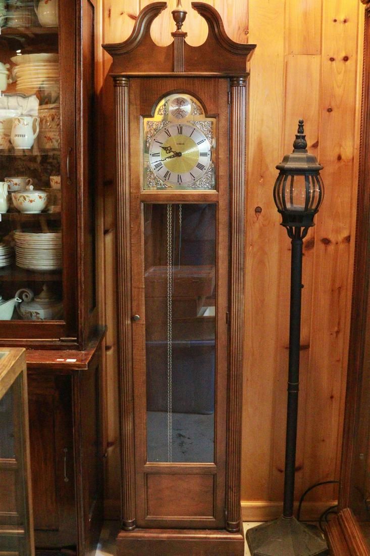 Lot 1469: Howard Miller Grandmothers Clock